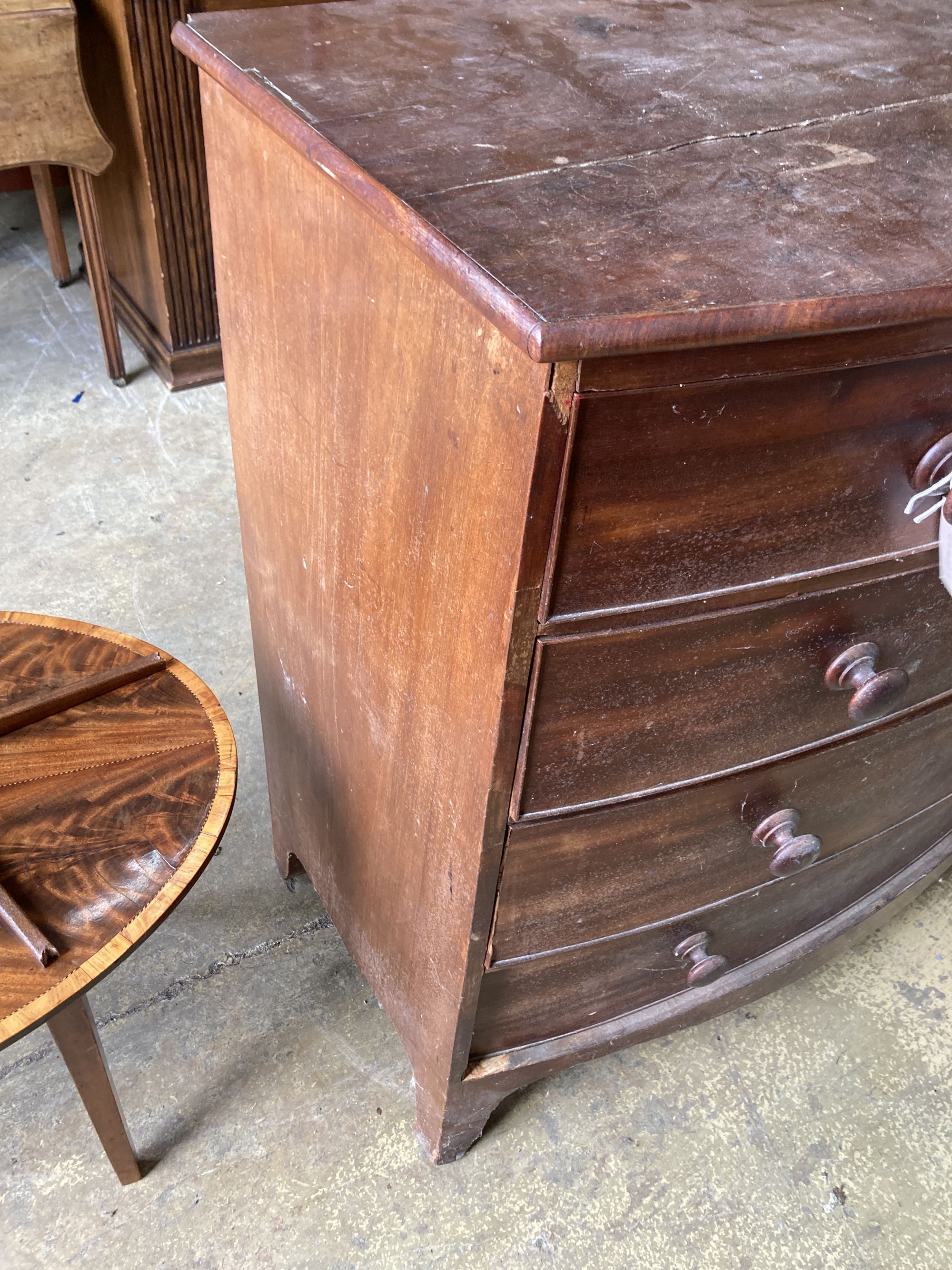 A Regency mahogany bow front chest of drawers, width 106cm, depth 55cm, height 104cm